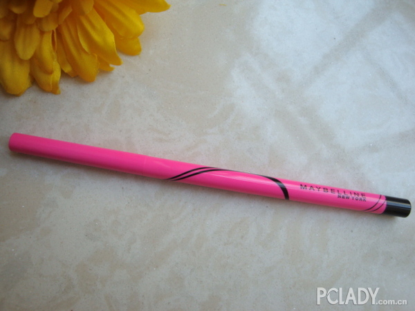 【美宝莲轻松画眼线胶笔】轻松勾勒出自然的眼