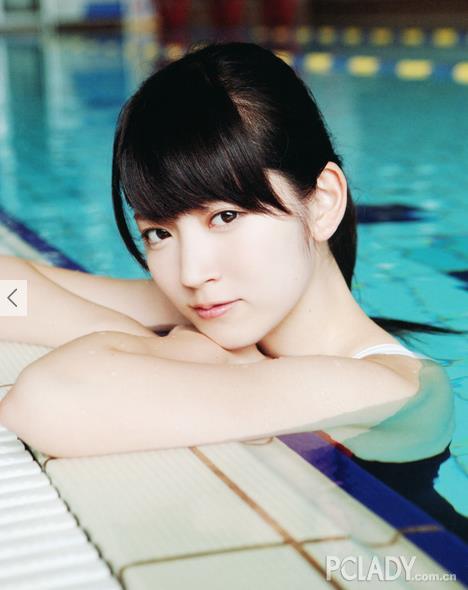 日本女星铃木爱理泳池写真曝光 清纯似出水芙蓉