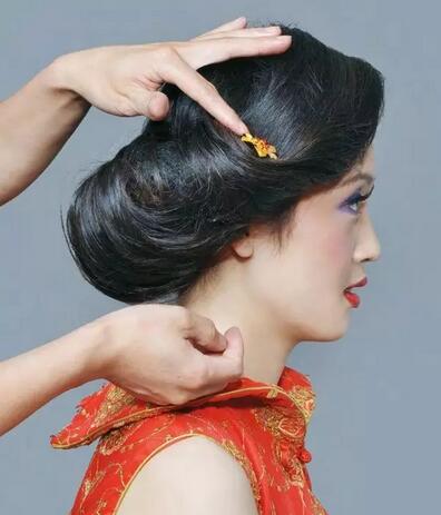 简单旗袍发型的扎法图片